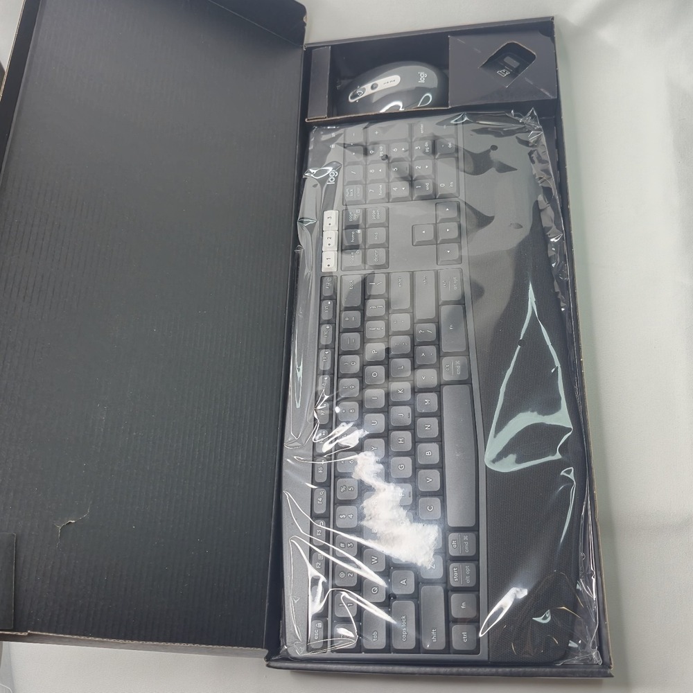 Logitech MK825 Wireless Keyboard/Mouse Combo Full-Size Keyboard Bluetooth Black - Picture 3 of 7